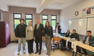 ali-yildirim-sezer-ailesiyle-oyunu-kullandi-mufDf5XA.jpg