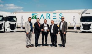 ares-logistics-50-adetlik-iveco-s-way-siparisinin-11-adetini-teslim-aldi-KRBfiAL3.jpg