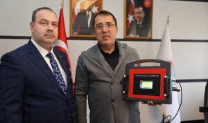 assuva-savunma-sanayi-baskani-remzi-basbug-yeni-gelistirdikleri-cihazi-nevsehir-belediyesine-hediye-etti-dPnFzt3V.jpg