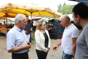 baskan-akin-pazar-esnafi-ve-vatandaslarla-bulustu.jpg