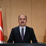 baskan-altay-faturalarinda-tasarruf-saglayan-hanelere-cekilisle-3-togg-hediye-edeceklerini-acikladi.jpg