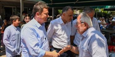 baskan-aydin-vatandaslarla-sahada-omuz-omuza.jpg