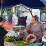 baskan-cercioglundan-pazarci-esnaflari-ve-vatandaslara-limonata-ikrami.jpg