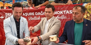 baskan-erkan-aydin-hamitlerde-asure-bereketini-vatandaslarla-paylasti.jpg