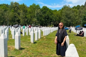 baskan-mutlu-bosna-hersekte-srebrenitsanin-acisina-ortak-oldu.jpg