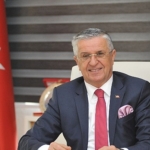 baskan-topaloglu-ogrencilerimizi-ucretsiz-tasimaya-devam-ediyoruz.jpg