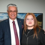 baskan-topalogluna-anlamli-hediye.jpg