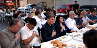 baskan-tugay-kinikta-muharrem-lokmasini-paylasti.jpg