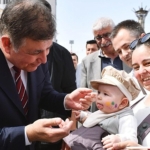 baskan-tugay-vadetti-uyguladi-yuzler-guldu-izmirli-kadinlarin-anne-kart-mutlulugu.jpg