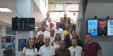 baskan-vekili-fuat-gumus-ve-meclis-uyeleri-muhtarlarla-bulustu.jpg