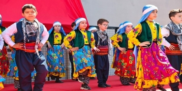 baskan-vekili-ibrahim-akin-ogrencilerin-karne-sevincine-ortak-oldu.jpg