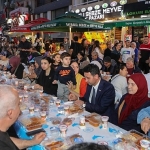 bayrakli-belediyesi-ramazan-sofralarini-mahallelere-tasiyor.jpg