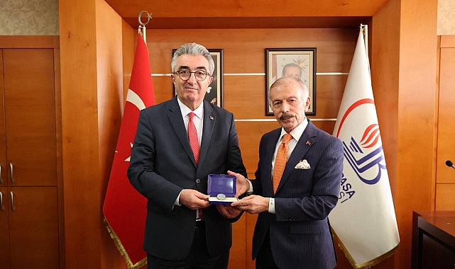 Bayrampaşa’da CHP dönemi: Başkan Hasan Mutlu mazbatasını alarak göreve başladı