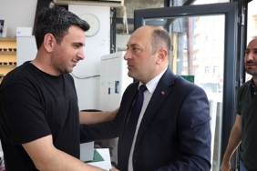 belediye-baskani-selcuk-yildizdan-1-haziran-optisyen-ve-gozlukculer-gununde-anlamli-ziyaret.jpg