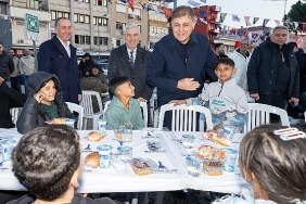 bergamanin-iftar-sofrasi-tip-bayraminda-doktor-baskanlari-bulusturdu.jpg