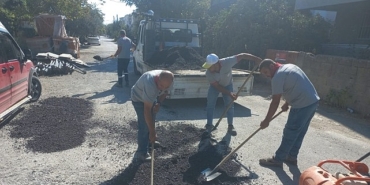 Burhaniye’de Yol, Altyapı ve Aydınlatma Çalışmaları Sürüyor