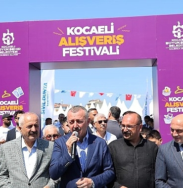 buyukakin-kurdeleyi-kesti-hayirli-isler-diledi.jpg
