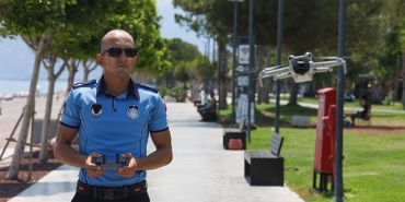 buyuksehir-zabitasi-konyaalti-sahilinde-dron-destegiyle-denetimlerini-surduruyor.jpg