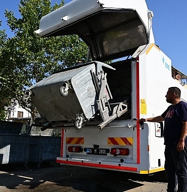 buyuksehirden-cop-konteynerlerinde-temizlik-ve-ilaclama-seferberligi.jpg