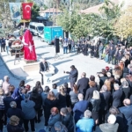 camliya-atanin-yeni-heykeli-dikildi.jpg