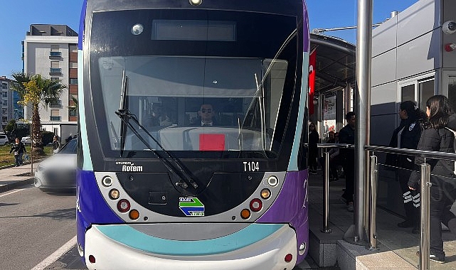 Çiğli Tramvayı “Kırmızı” ve “Mavi” hatla İzmirlilerin hizmetinde