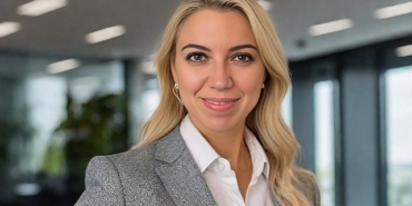 defactoda-ust-duzey-atama-surdurulebilirlik-ve-csr-baskani-elif-cam-oldu.jpg