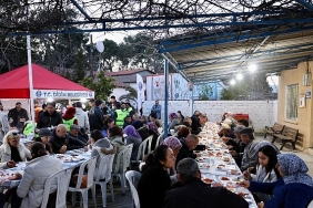 didim-belediyesi-batikoy-mahallesinde-iftar-sofrasi-kurdu.jpg