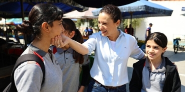 efes-selcuk-belediyesinden-kirtasiye-karti-ile-ogrenciye-destek-yerel-esnafa-nefes.jpg