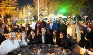 ege-universitesi-ailesi-iftar-programinda-bir-araya-geldi-U6nRL2xJ.jpg