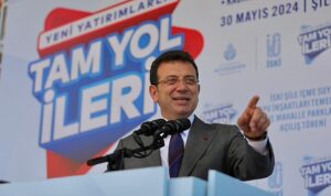 ekrem-imamoglu-silenin-14-koyunde-14-parki-hizmete-acarken-iski-eliyle-de-sile-icme-Xsaxx78l.jpg