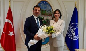 ekrem-imamoglu-uskudar-belediye-baskani-sinem-dedetasa-tebrik-ziyaretinde-bulundu-ZOcVHbVY.jpg