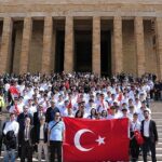 enerjinin-yildizlari-19-mayisi-ataturkun-huzuruna-cikarak-kutladi-Hm1hBAAj.jpg