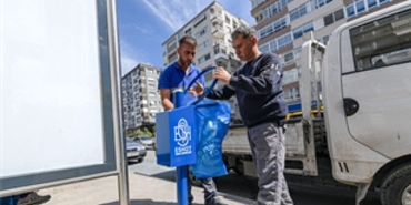 eshottan-duraklarda-temizlik-hareketi.jpg