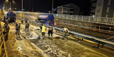 eskihisar-feribot-yolu-alt-gecidinde-gece-mesaisi.jpg