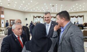 golcuk-belediye-baskani-ali-yildirim-sezer-sehit-aileleri-ve-gazilerle-iftarda-bir-araya-geldi-ARn6Zf61.jpg