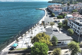 Gölcük Ulaşlı sahili yeni görünümüne kavuştu