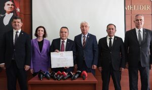 herkesin-baskani-muhittin-bocek-mazbatayi-aldi-BT9qzhy1.jpg