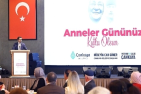 huseyin-can-guner-anneler-gunu-sehit-anneleriyle-bulustu.jpg