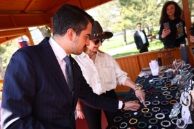 huseyin-can-gunerden-kadin-emegine-destek-ziyareti.jpg
