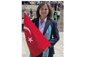 ilk-durak-anitkabir-turk-rotaryenlerinden-cumhuriyet-yemini.jpg