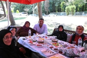 ilk-teleferik-heyecanini-alo-evlatla-yasadilar.jpg