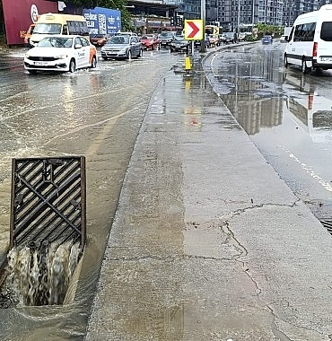 istanbulda-saganak-etkili-oluyor.jpg