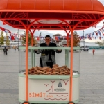istanbulun-yeni-simit-arabalari-besiktas-meydaninda.jpg