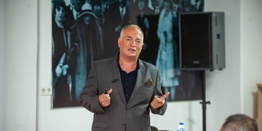 izmir-baba-karsiyakada-ozlemle-anildi.jpg