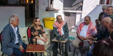 izmir-buyuksehir-belediyesinden-bardacik-ureticisine-can-suyu.jpg