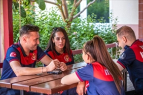 izmir-itfaiyesinin-ilk-kadin-soforu.jpg