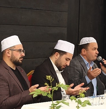 kandira-baba-tepesinde-akcakoca-bey-dualarla-anildi.jpg
