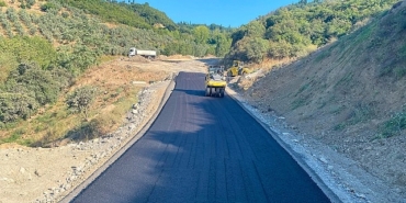 karamursel-derekoyde-bozulan-yollar-yenileniyor.jpg