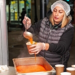 karsiyakada-15-bin-kisiye-sicak-corba-ikrami.jpg