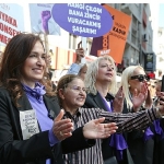 karsiyakadan-dayanisma-cagrisi-siddete-karsi-ses-cikar.jpg